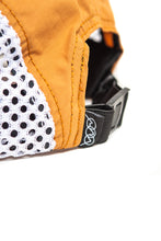 Load image into Gallery viewer, Reflective runner hat (Camel/Black)
